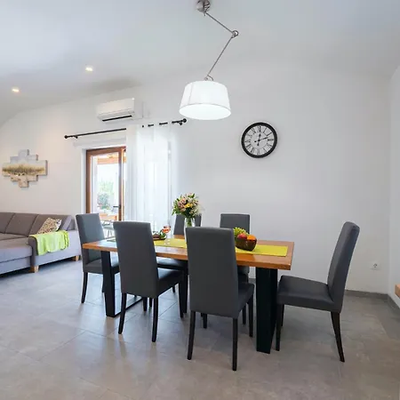 Villa Ingrid In - Haus Für 6 Personen Buzet